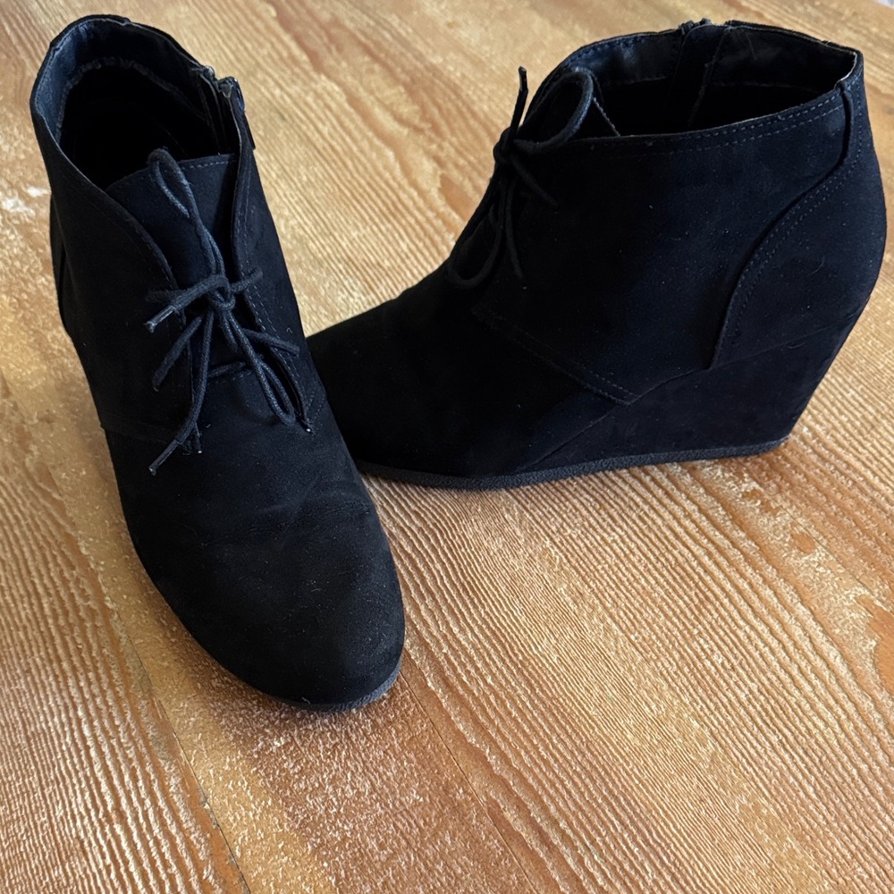 Universal Thread Black Wedge Ankle Booties